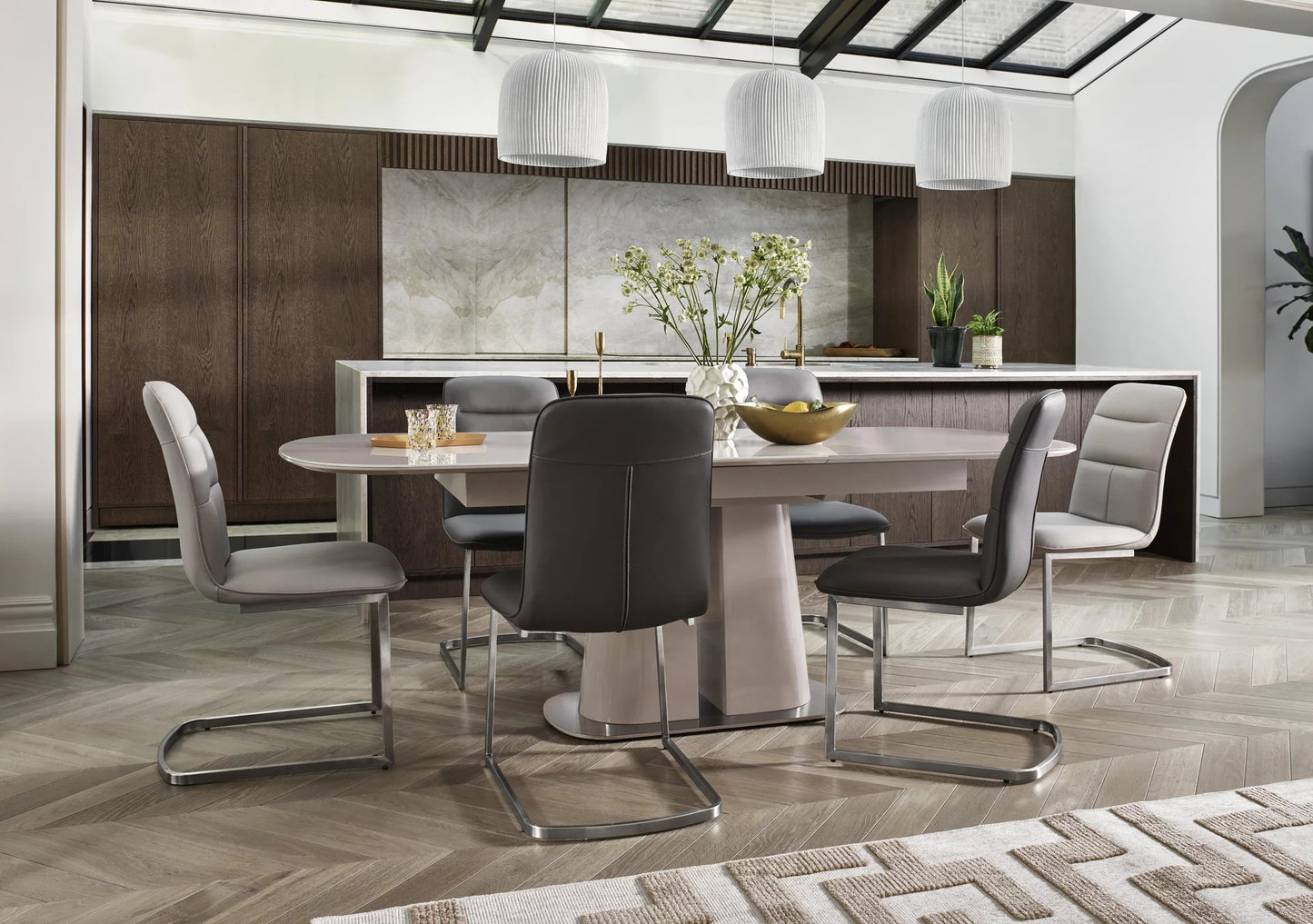 Cashmere Table 4 Castillo Chairs